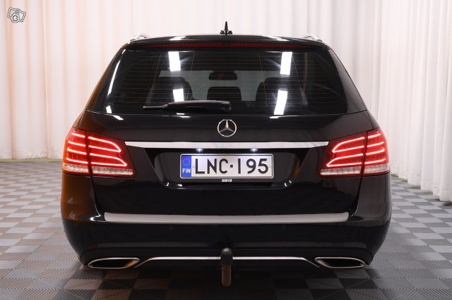 Mercedes-Benz E 5