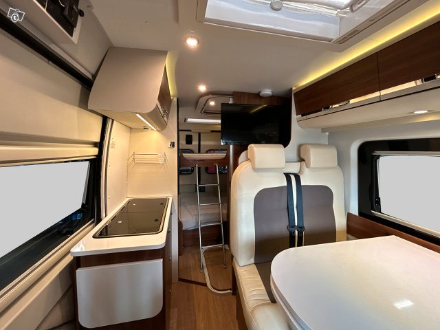 Adria TWIN 600 SPT Family 8