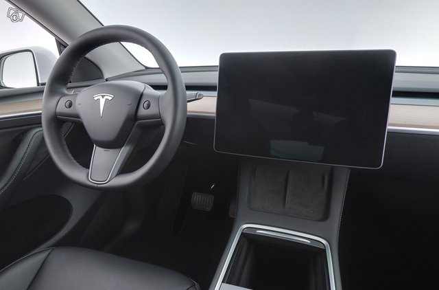 Tesla Model Y 11