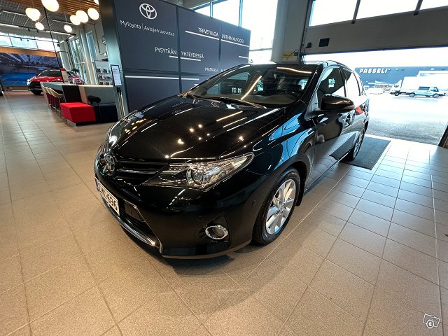 TOYOTA Auris