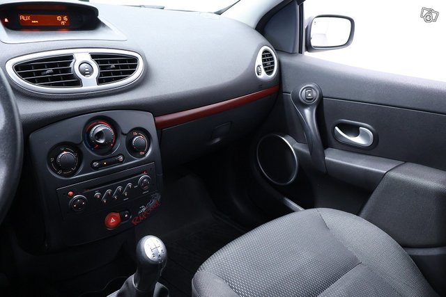 Renault Clio 23