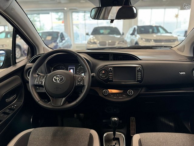 Toyota Yaris 6