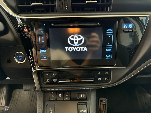 Toyota Auris 7