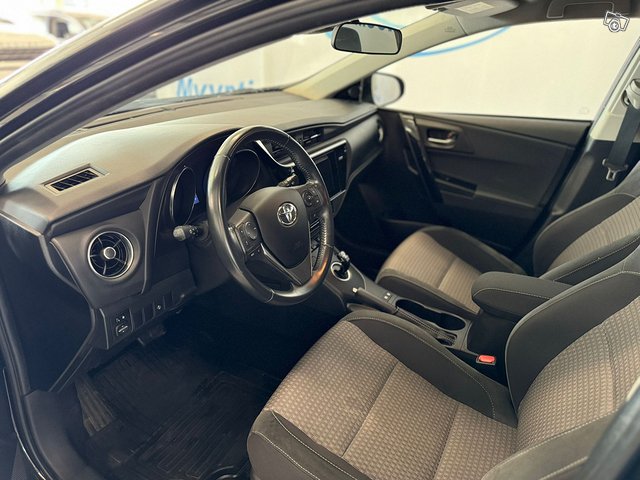 Toyota Auris 10