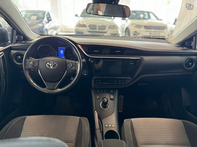 Toyota Auris 11