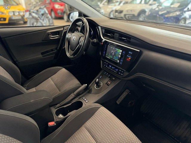 Toyota Auris 12