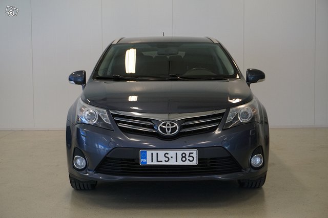 Toyota Avensis 2