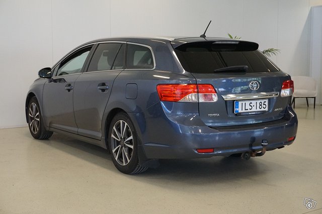 Toyota Avensis 4