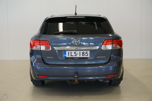 Toyota Avensis 5