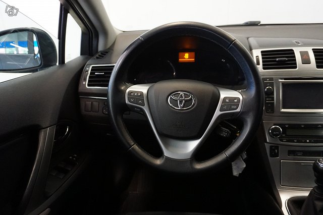 Toyota Avensis 8