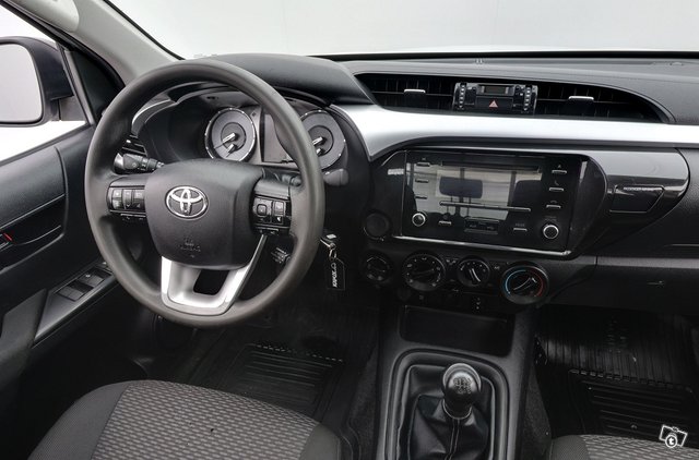 Toyota Hilux 9