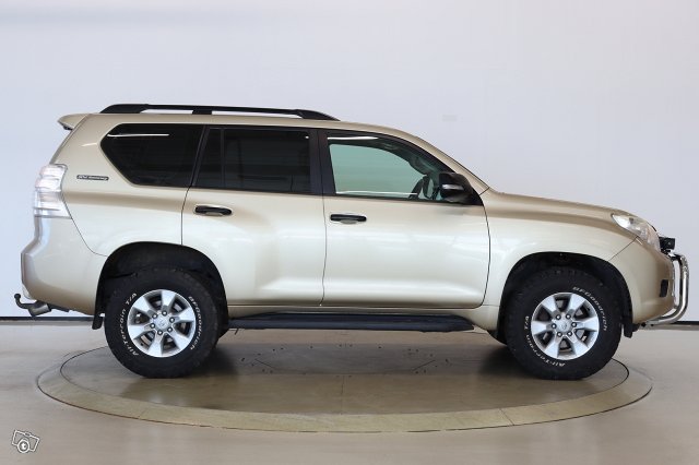 Toyota Land Cruiser 4