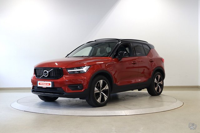 VOLVO XC40 1