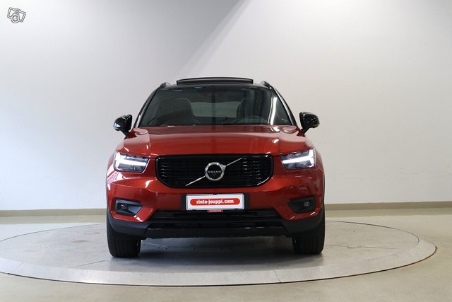 VOLVO XC40 2