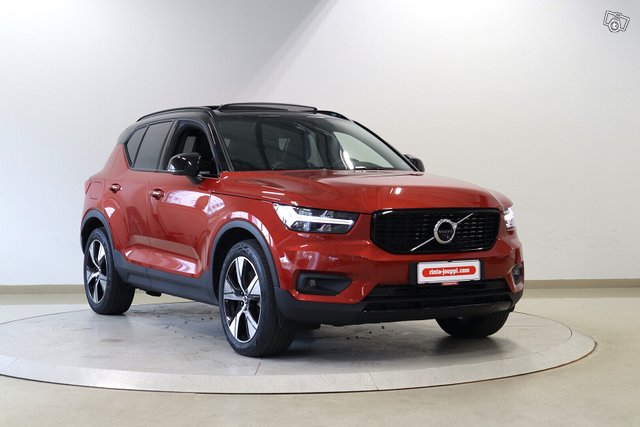 VOLVO XC40 3