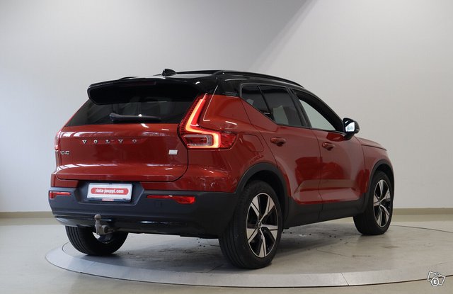 VOLVO XC40 5