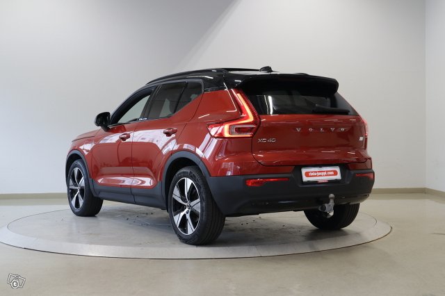 VOLVO XC40 7