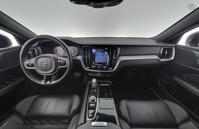 VOLVO V60 8