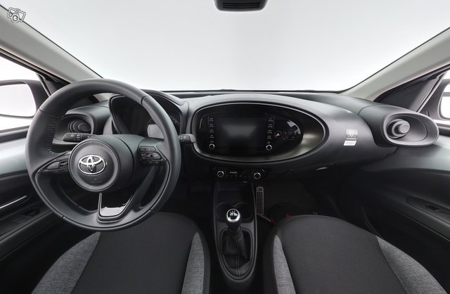 Toyota Aygo X 10