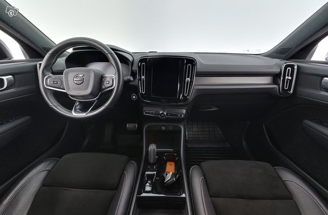 Volvo XC40 10