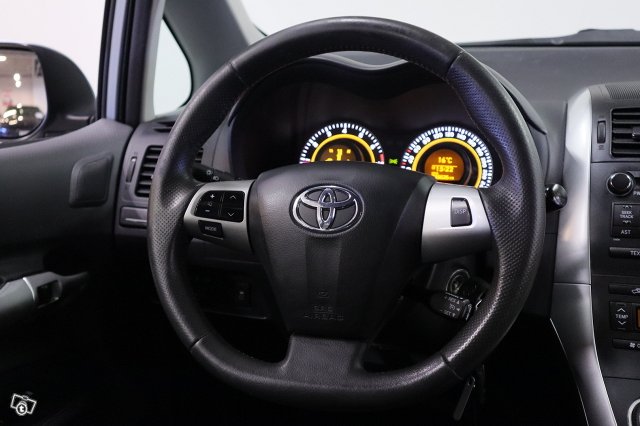 Toyota Auris 17