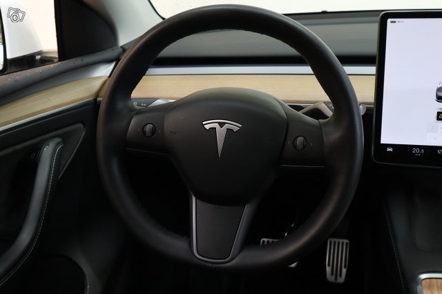 Tesla Model Y 14