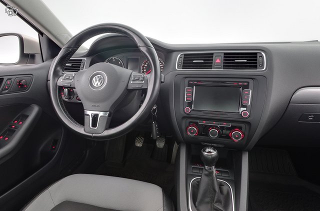 Volkswagen Jetta 11