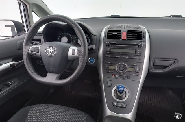 Toyota Auris 10