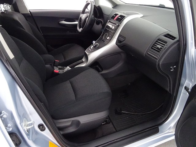 Toyota Auris 15