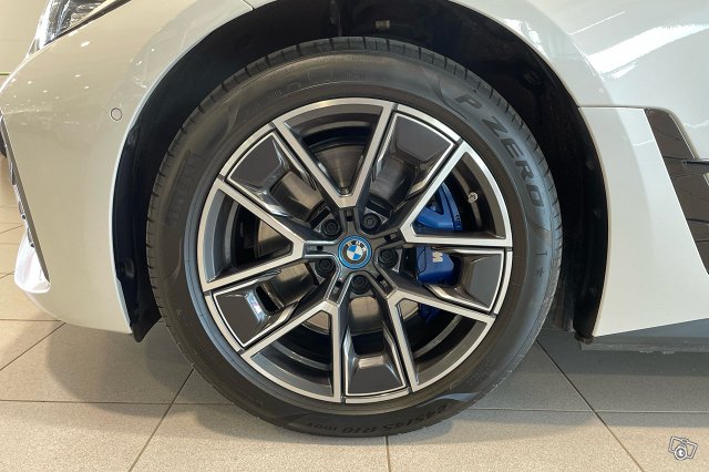 BMW I4 M50 11