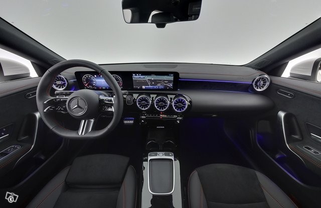 Mercedes-Benz CLA 8