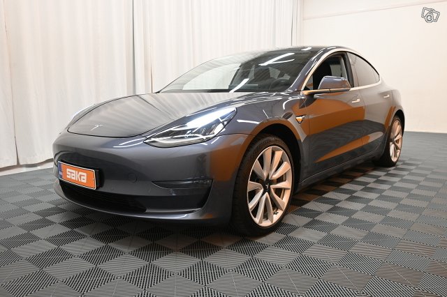 Tesla Model 3 4