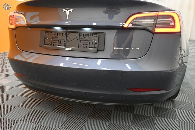 Tesla Model 3 9