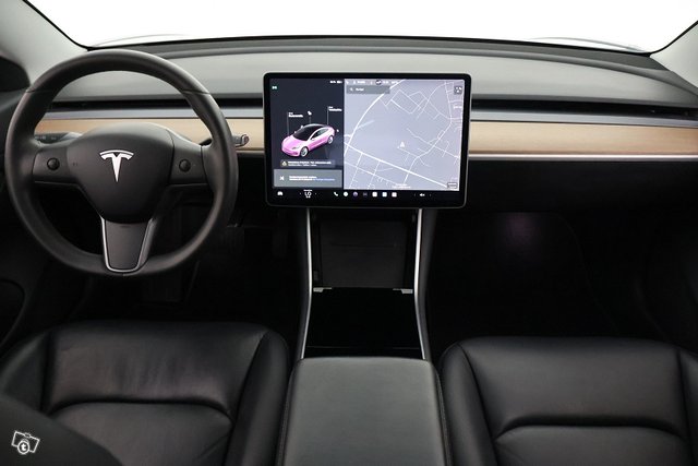 Tesla Model 3 16