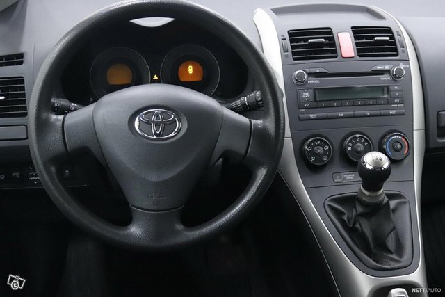 Toyota Auris 15