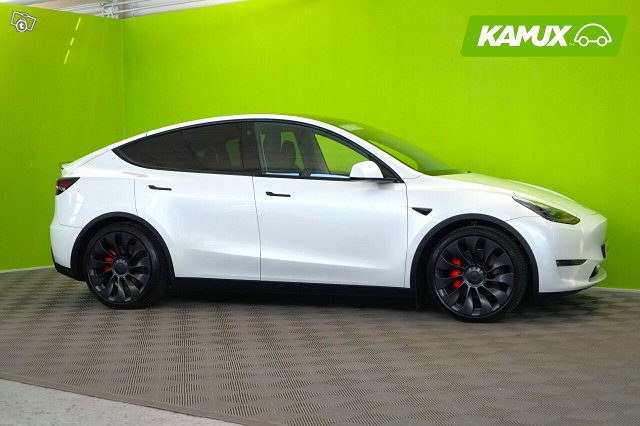 Tesla Model Y 2