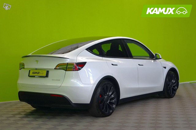 Tesla Model Y 4