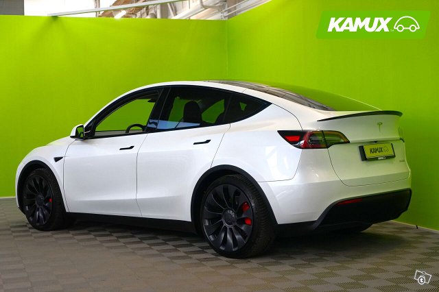 Tesla Model Y 5