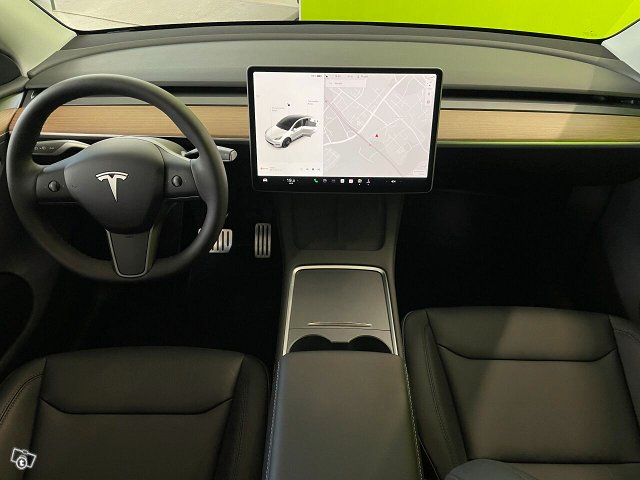 Tesla Model Y 13