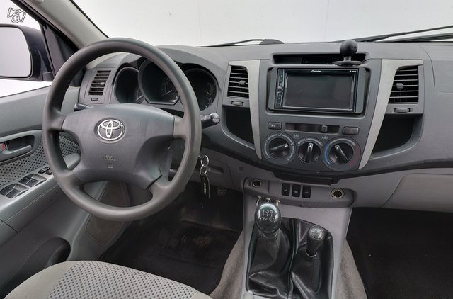 Toyota Hilux 9