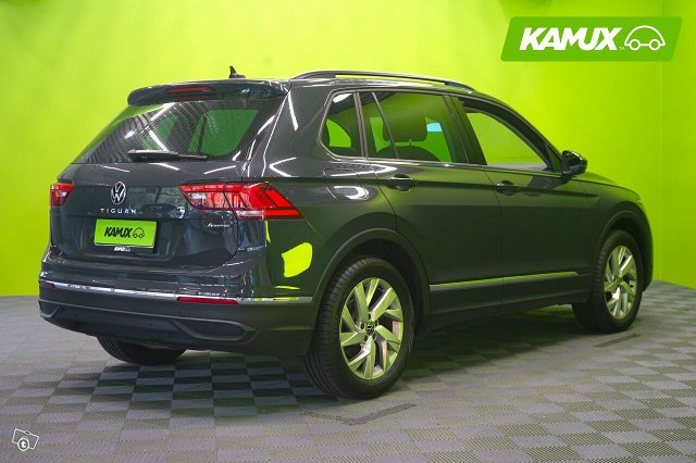 Volkswagen Tiguan 8