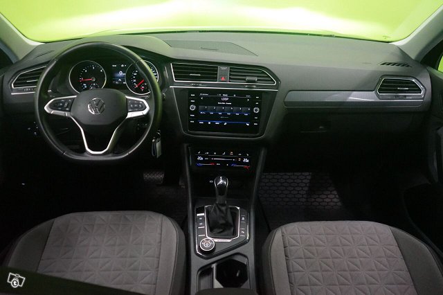 Volkswagen Tiguan 9