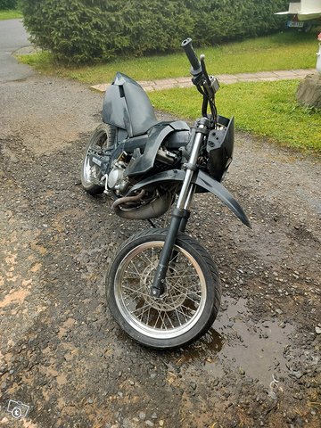 Derbi senda sm, kuva 1