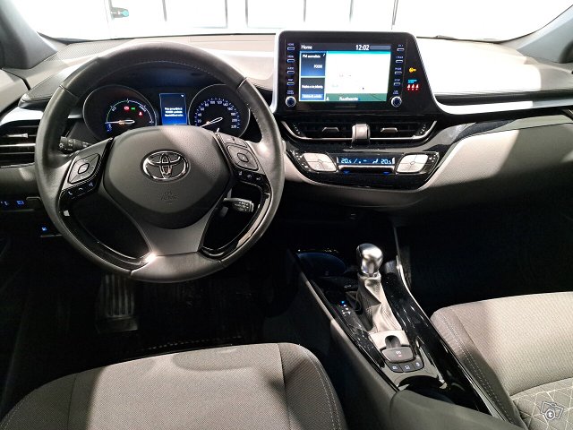 TOYOTA C-HR 11