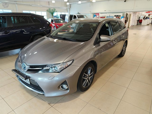 TOYOTA AURIS