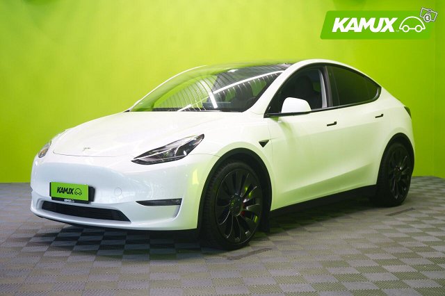 Tesla Model Y 4