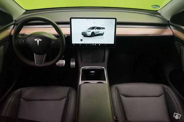 Tesla Model Y 11