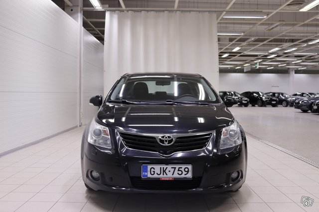 Toyota Avensis 2