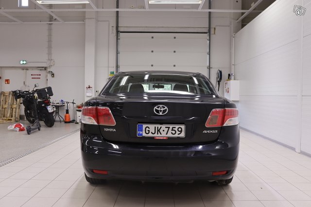 Toyota Avensis 5