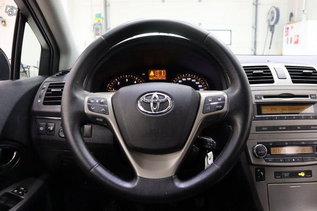 Toyota Avensis 17